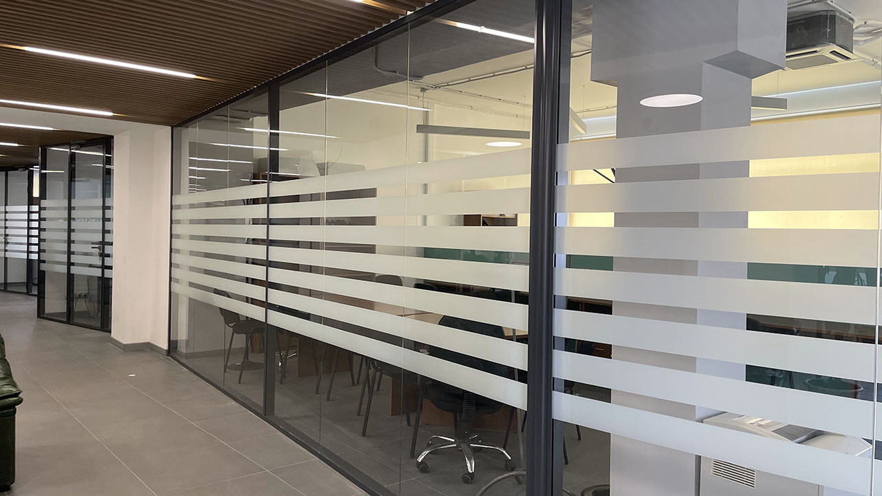Офисные стены из стекла
