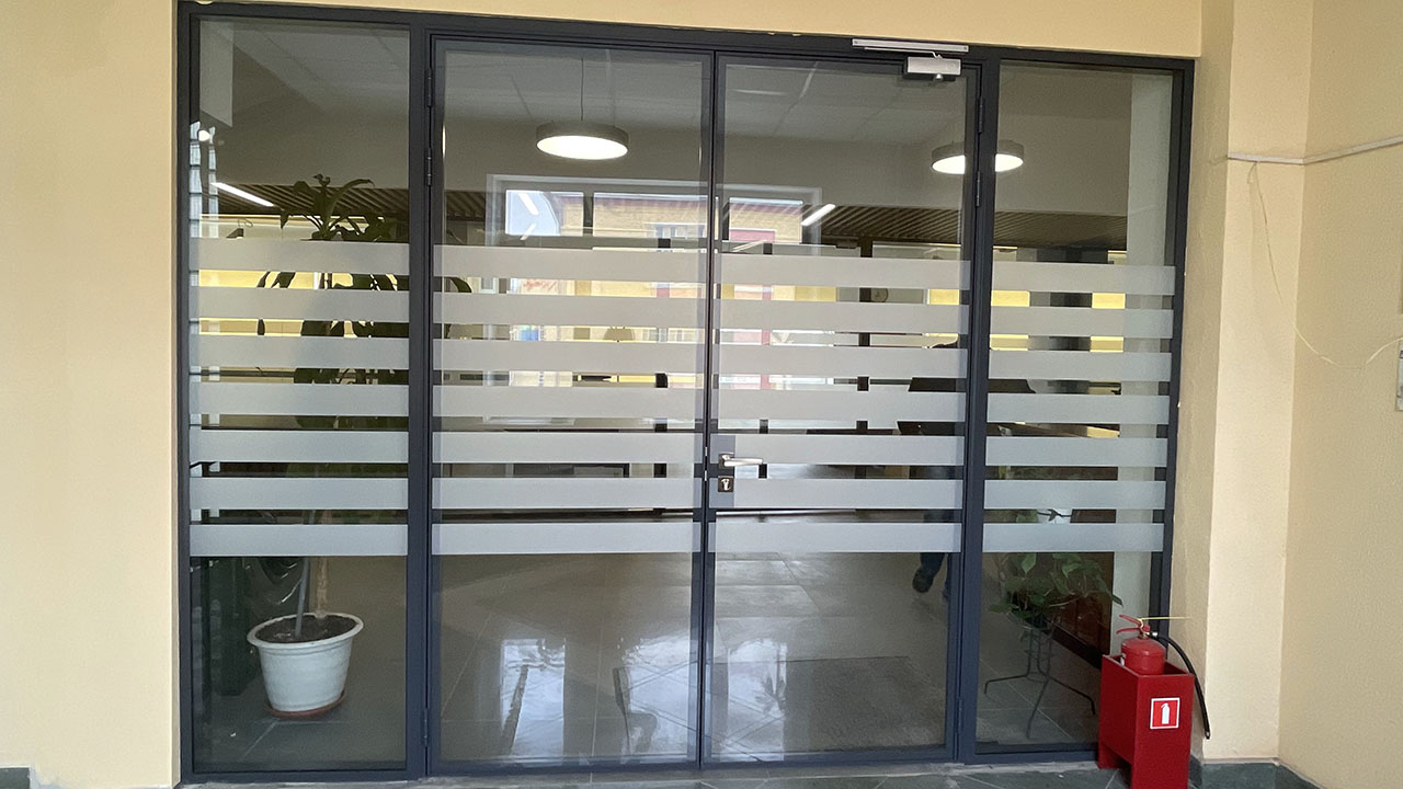 Перегородки для офиса из металлокаркаса и стекла