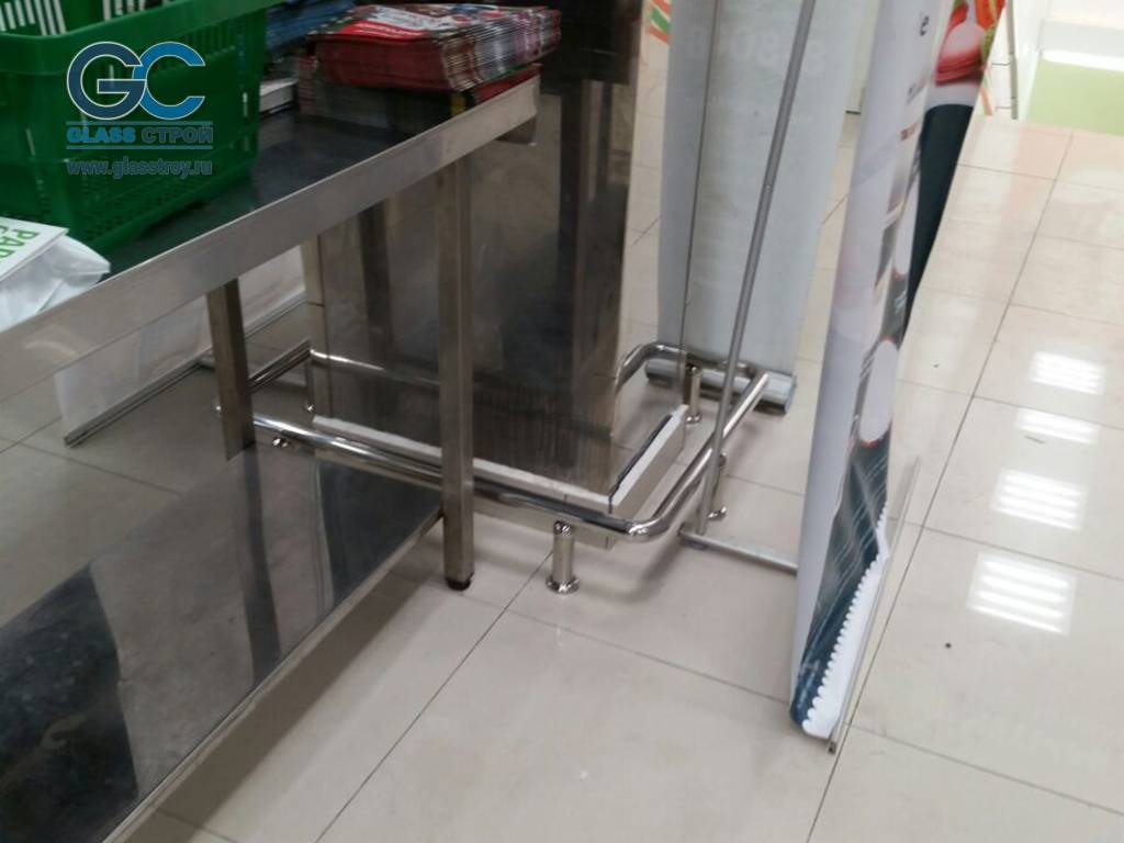 Нержавеющие ограждения в универмаге