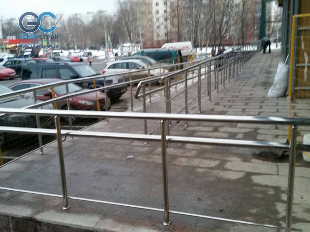 Нержавеющие поручни для торгового центра