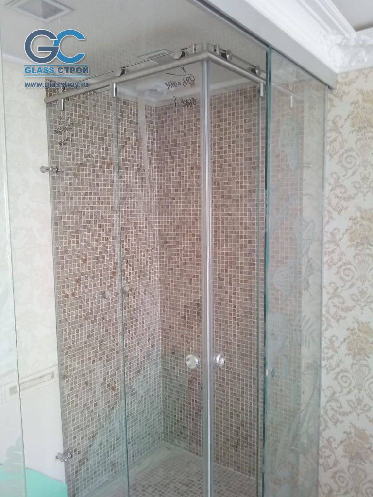 Ограждения из стекла в ванной комнате