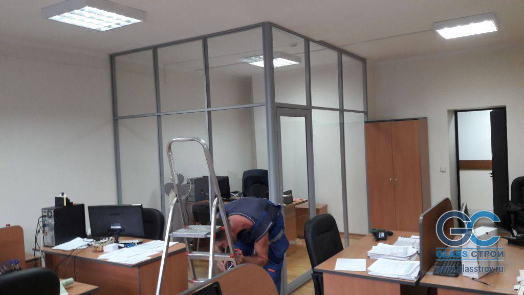 Монтаж каркасных перегородок в офисе