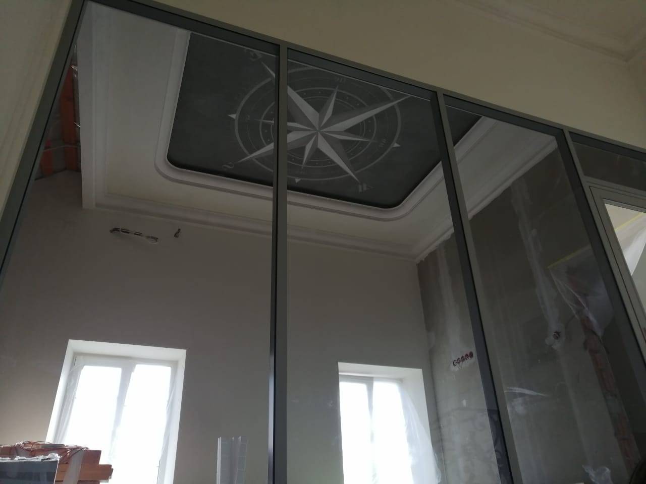 Стеклянные стены крепкие