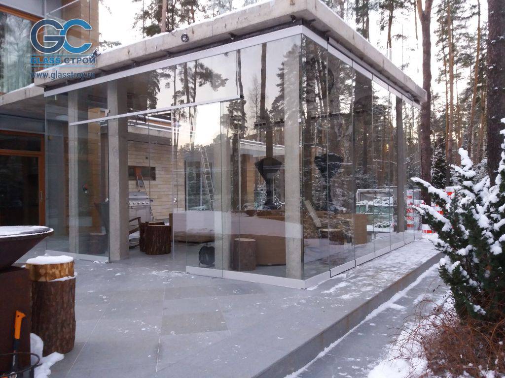 Раздвижные стеклянные перегородки для загородного дома