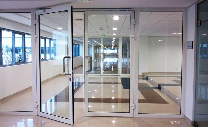 Противопожарные стеклянные двери