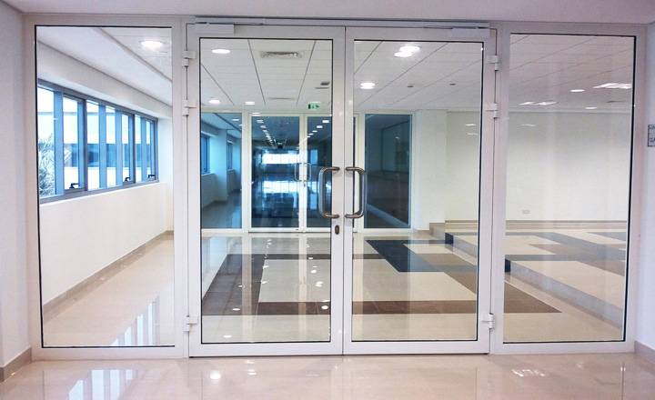 Огнестойкие стеклянные двери