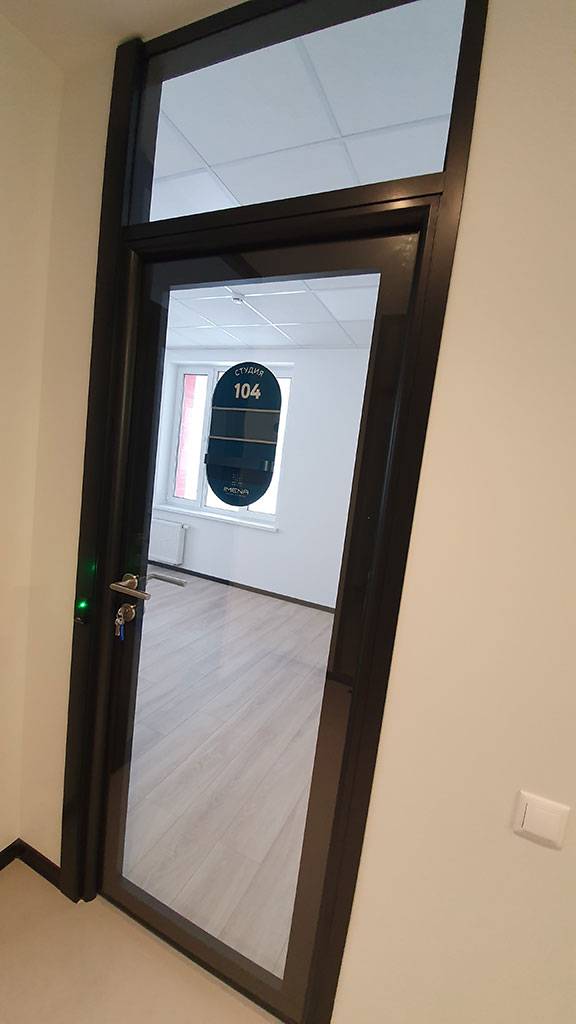 Каркасная стеклянная дверь i-Doors с фрамугой