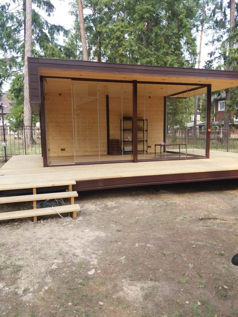Беседка с раздвижными стеклянными перегородками
