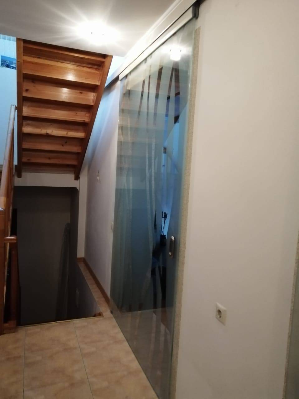 Раздвижная перегородка в квартире