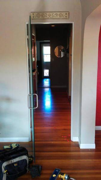 Стеклянная матовая дверь для офиса