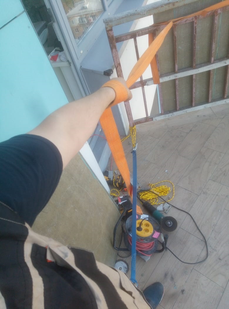 Перила не должны упасть