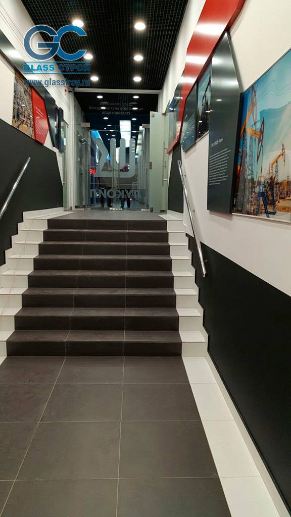 Прозрачные цельностеклянные двери