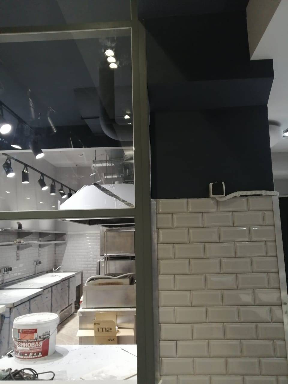 Каркас перегородки со стеклом