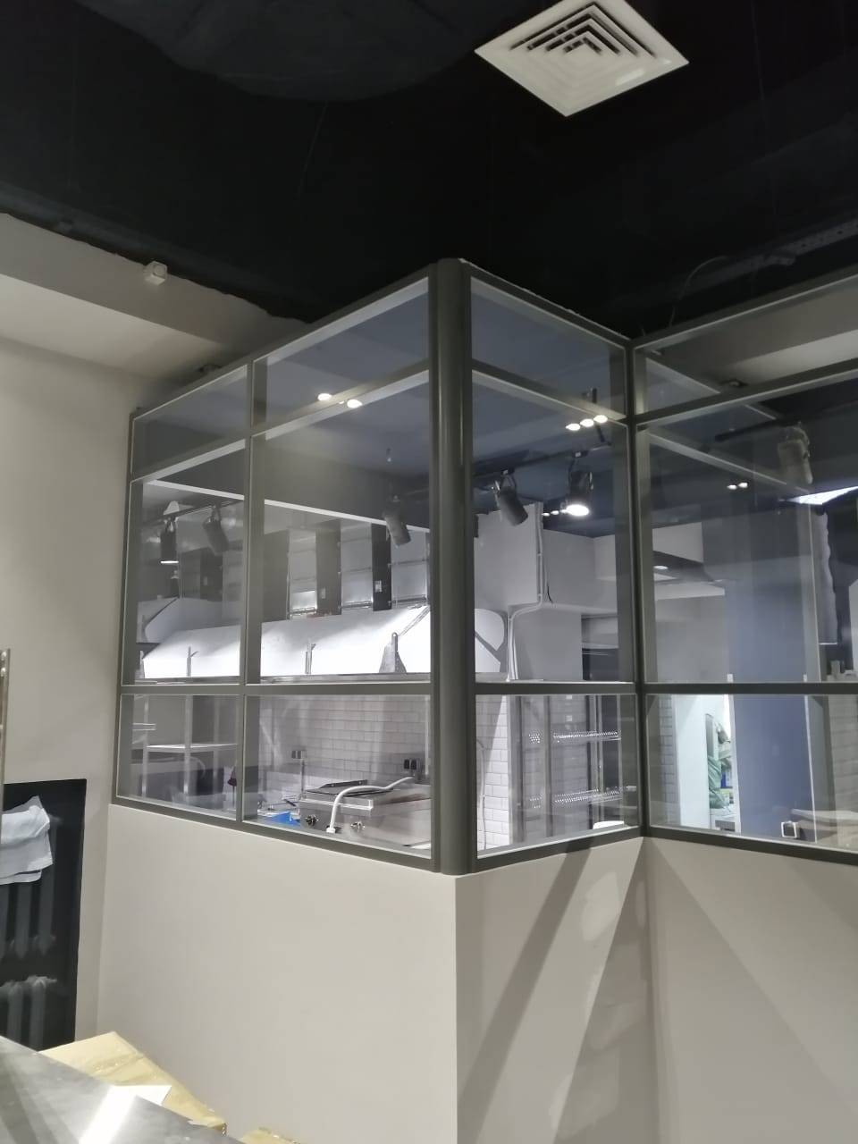 Комбинированные перегородки со стеклом