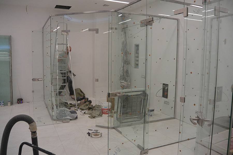 Монтаж стеклянных перегородок в Москва-сити