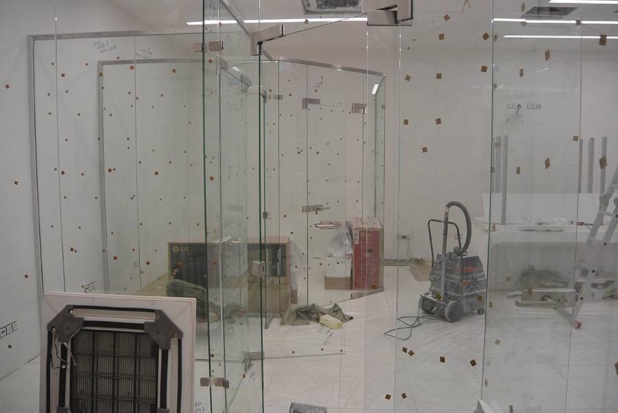 Монтируем стеклянные перегородки