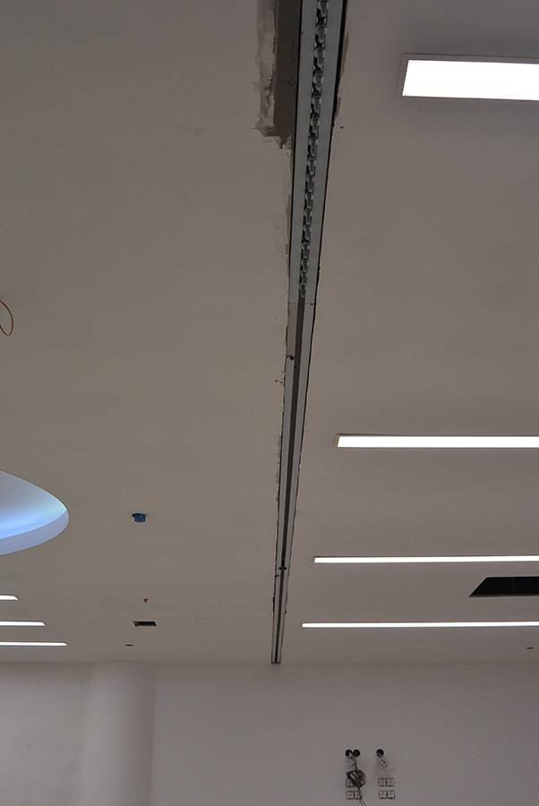 Монтаж направляющей в потолок