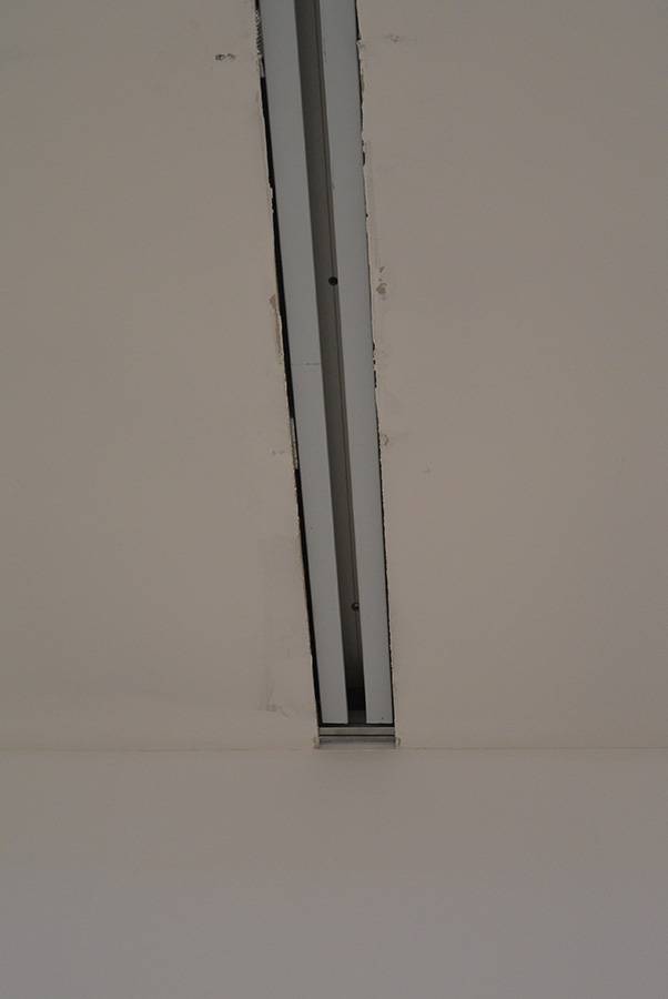 Направляющая стеклянной перегордки