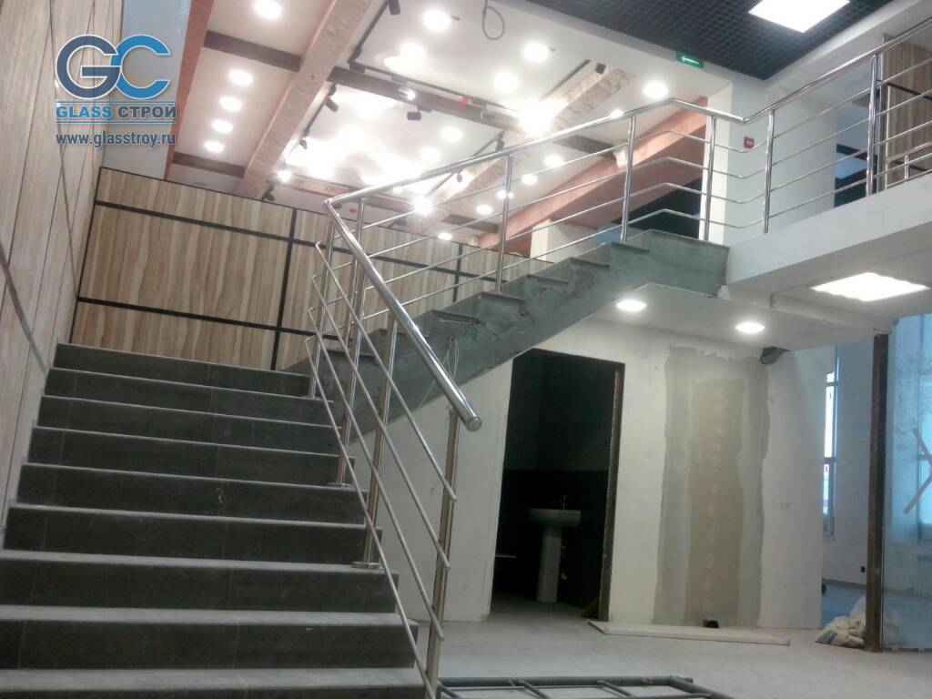 Лестничные ограждения для торгового центра