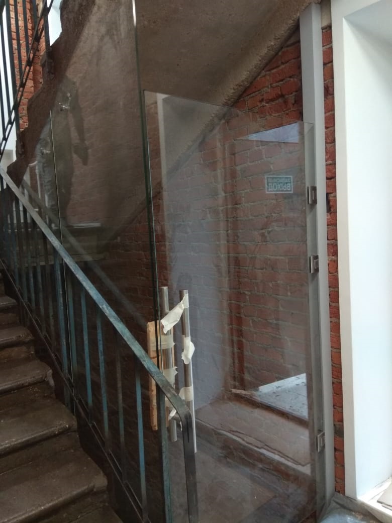 Ограждения из стекла для лестниц