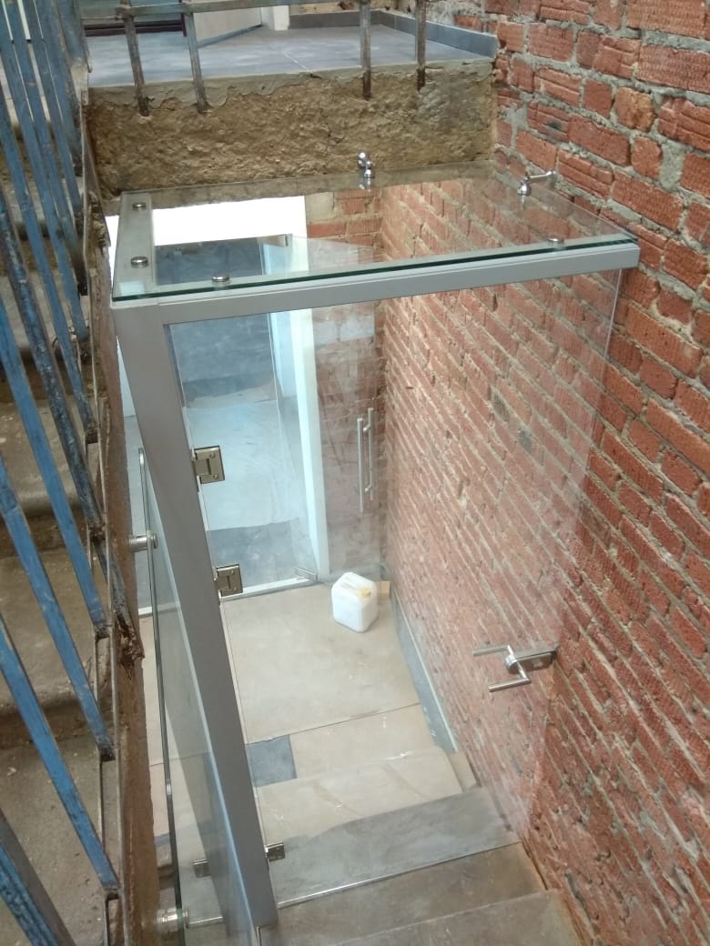 Стеклянная крыша для тамбура лестницы