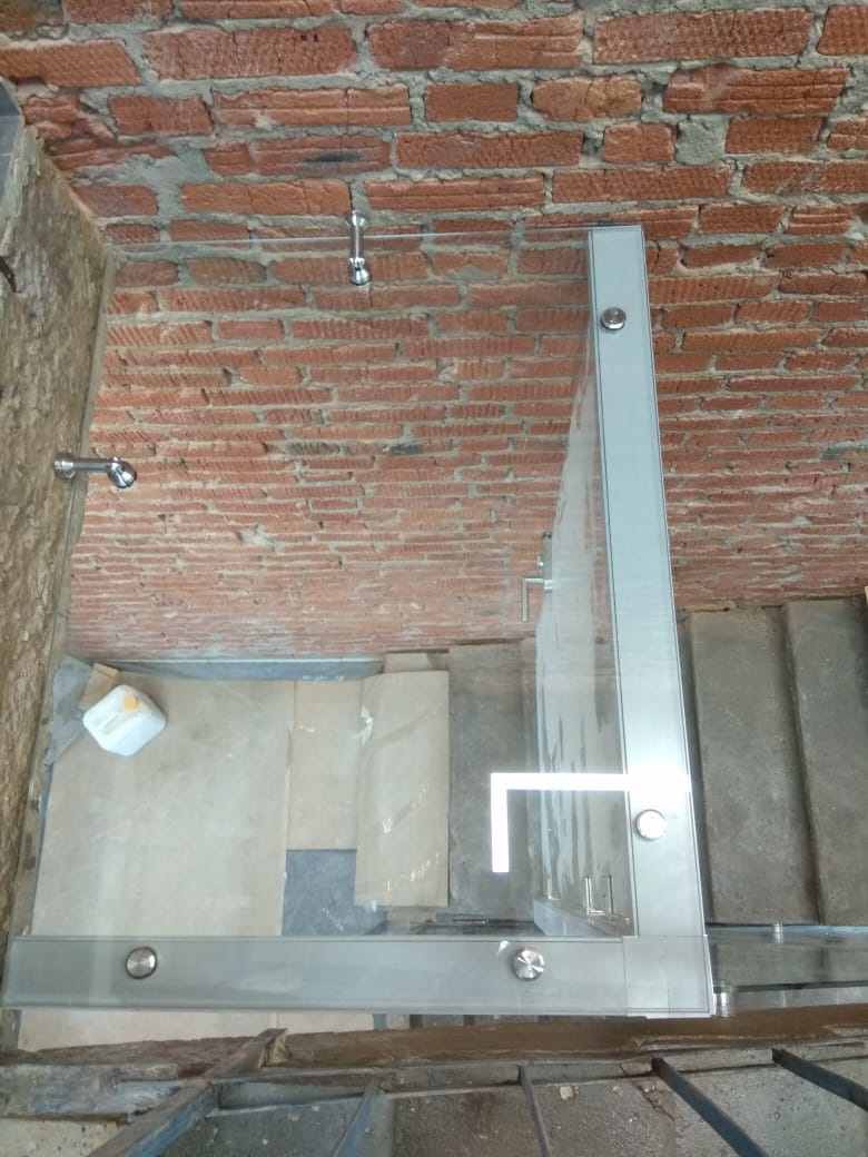 Стеклянная крыша на точечных креплениях