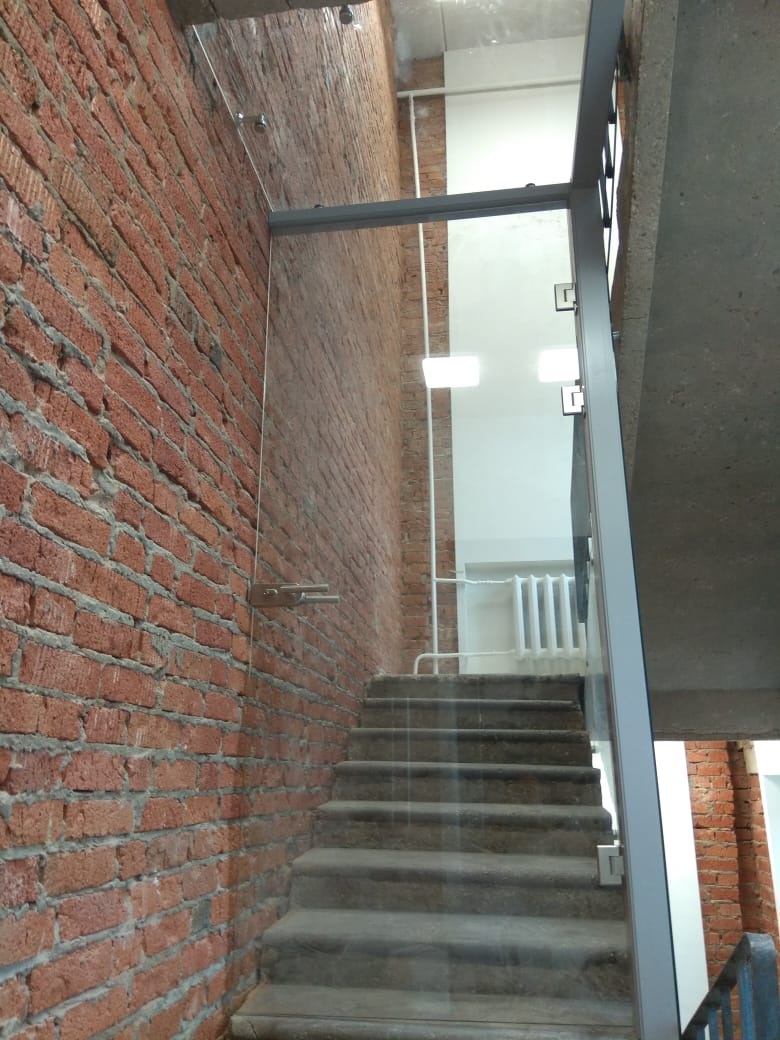 Прозрачные конструкции для лестниц