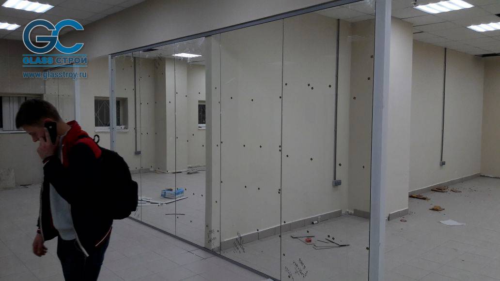 Бутики из стеклянных перегородок