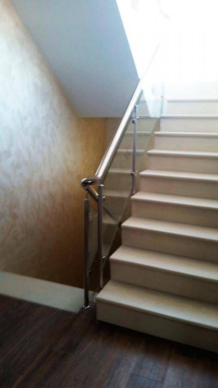 Нержавеющие ограждения со сварным поручнем