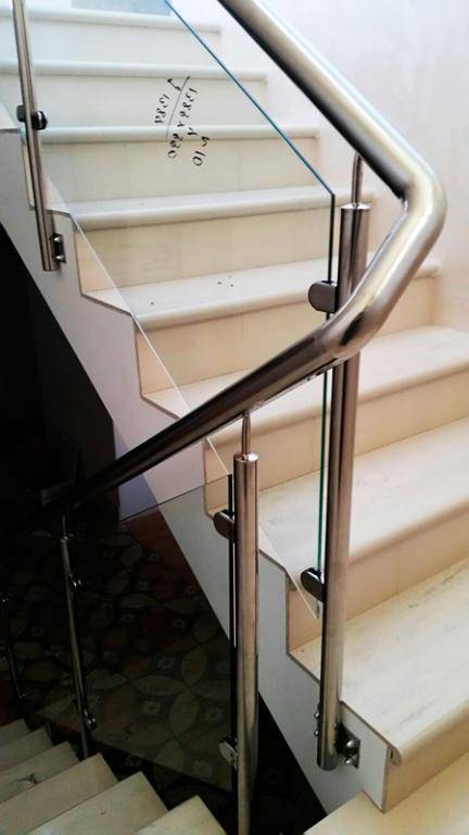 Отшлифованные сварочные швы на поручнях