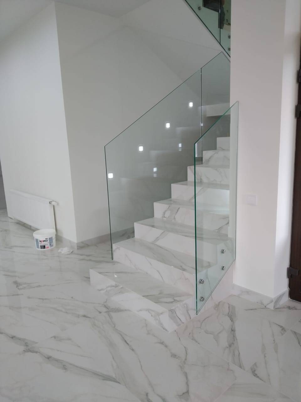 Безопасные ограждения из стекла