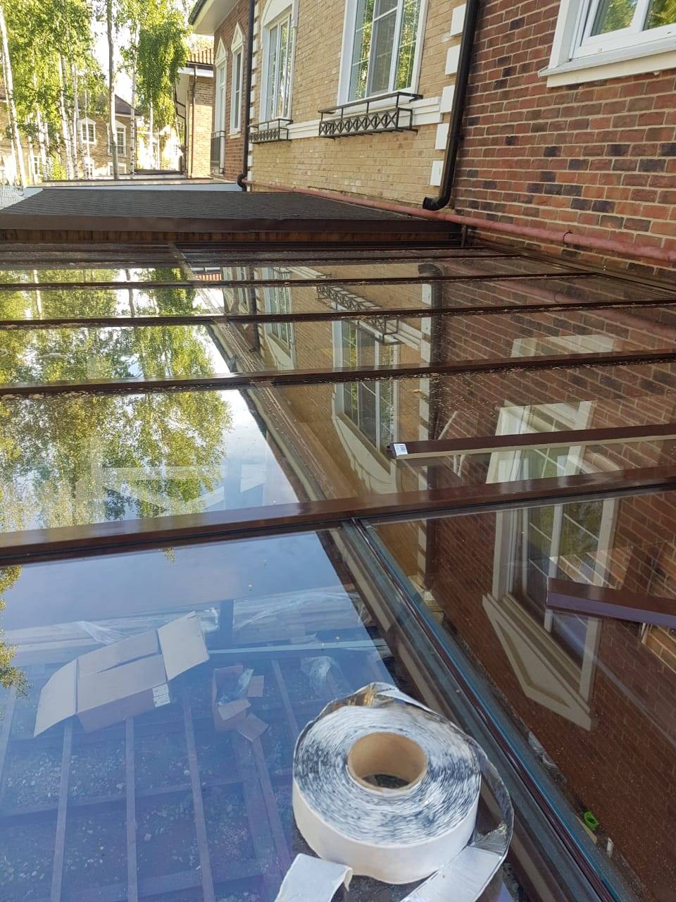 Прозрачная крыша из закаленного стекла для загородного дома