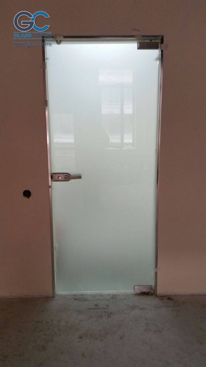 Частичное сохранение светового потока с помощью матовой стеклянной двери