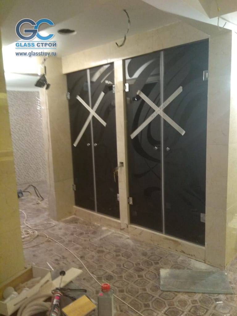 Двойные двери из стекла с ручками Двойные двери из стекла с ручками