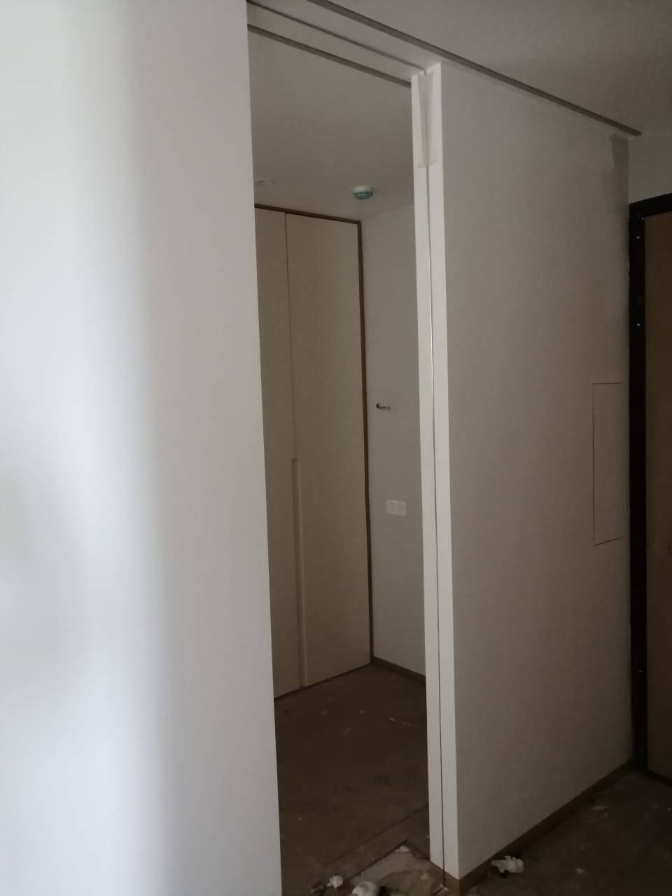 Монтаж зеркала в проем