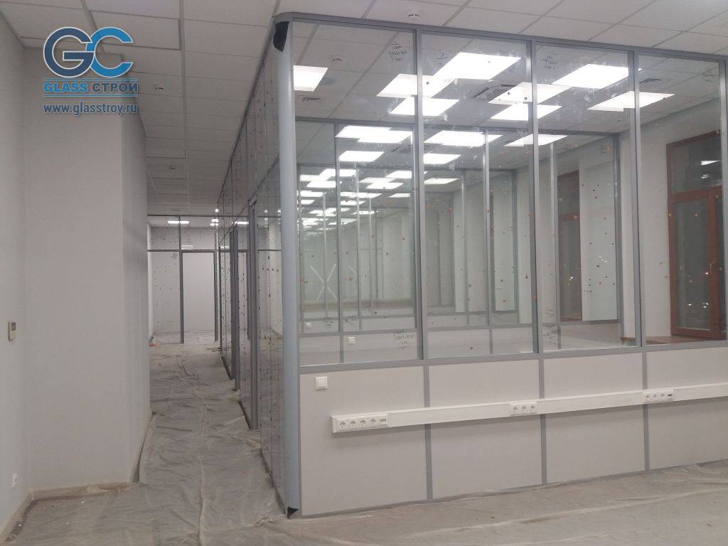 Двойные каркасные перегородки из закаленного стекла