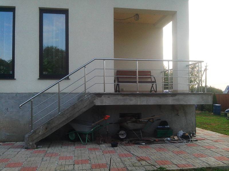 Перила для лестницы и балкона из нержавейки Перила для лестницы и балкона из нержавейки