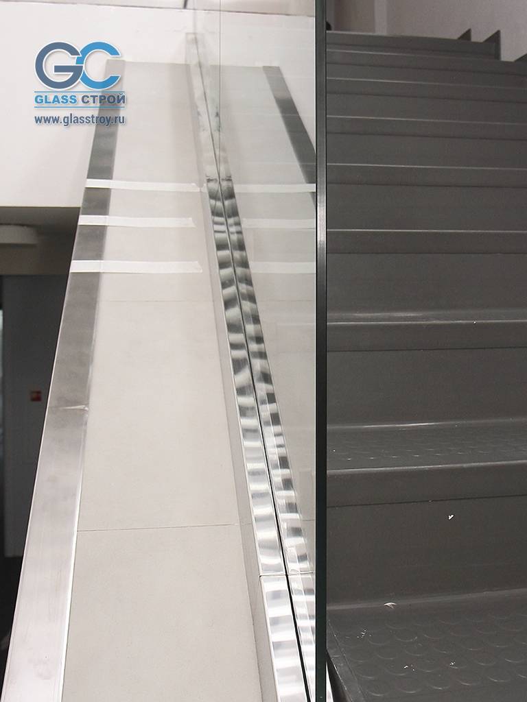 Ограждения лестниц из стекла 12 мм