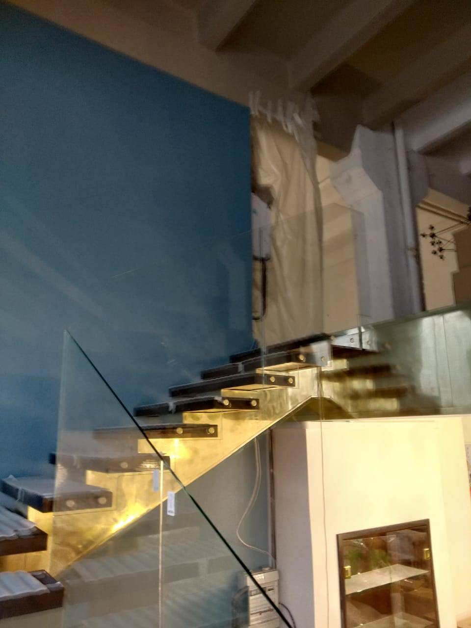 Прочные ограждения из стекла