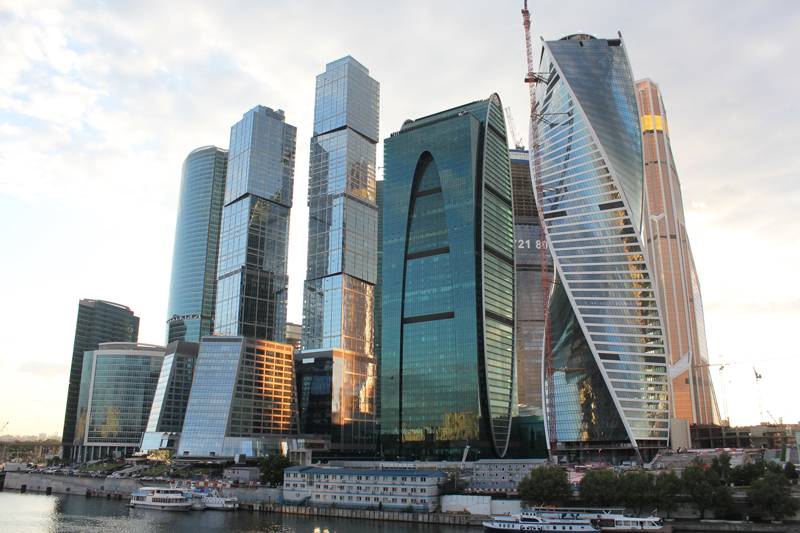 Ограмный комплекс стеклянных конструкций - Москва сити