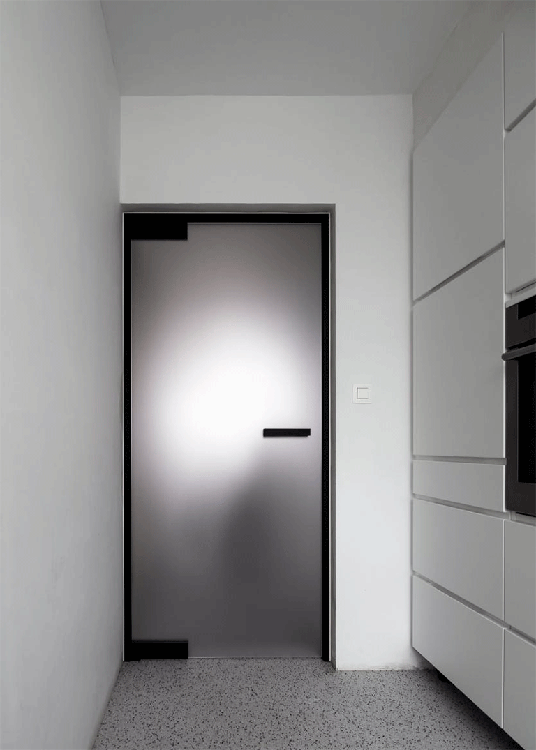 стеклянная дверь непрозрачная