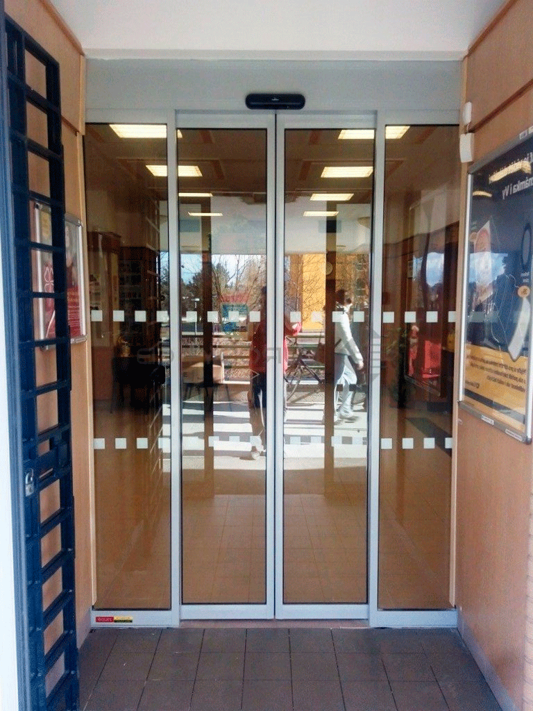 раздвижные стеклянные входные двери