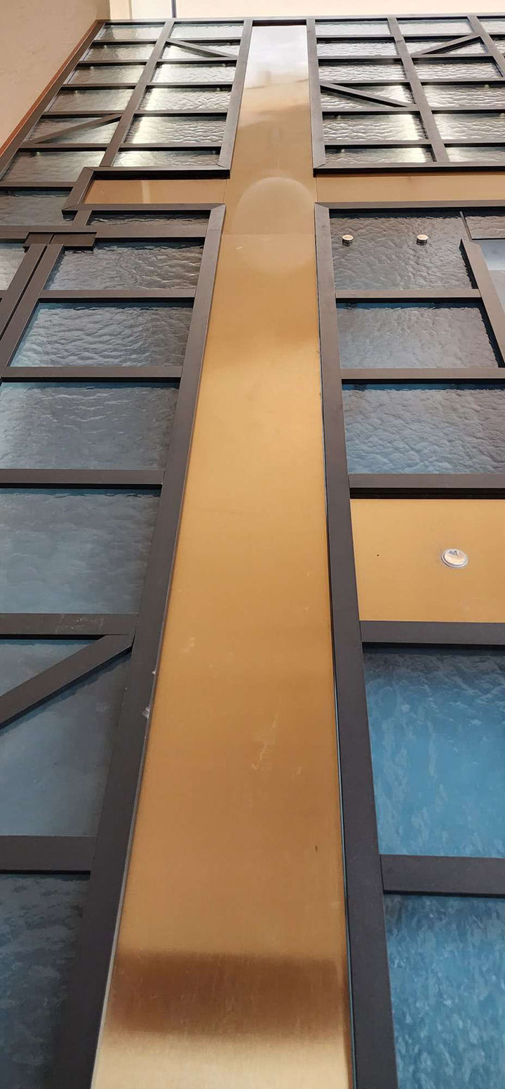 Стеклянные панели для оформления шахты лифта