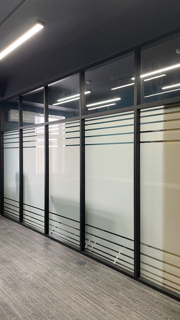 Перегородки из стекла с матированием