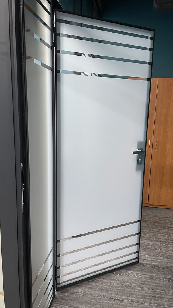 Дверь из стекла для кабинета