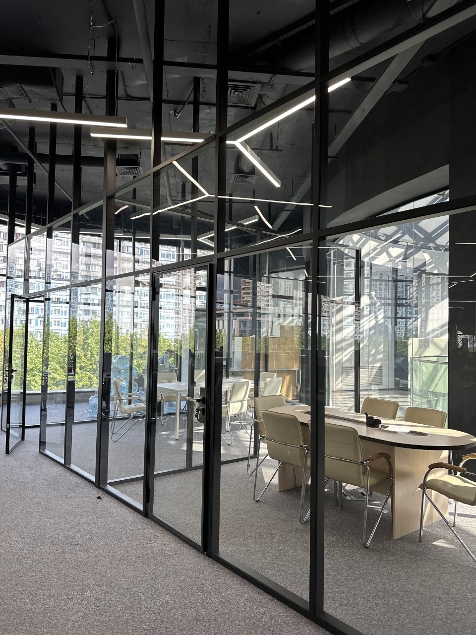 Алюминиевые профили для офиса и дома