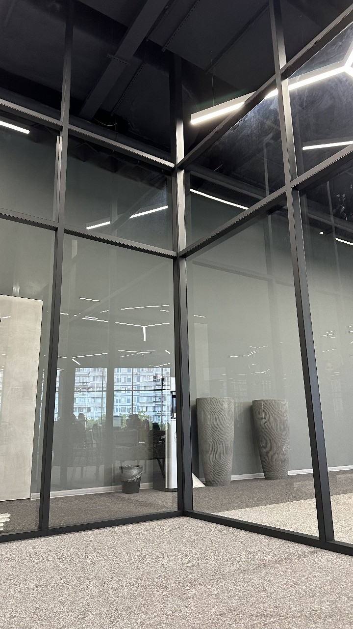 Стеклянные перегородки алюминиевые