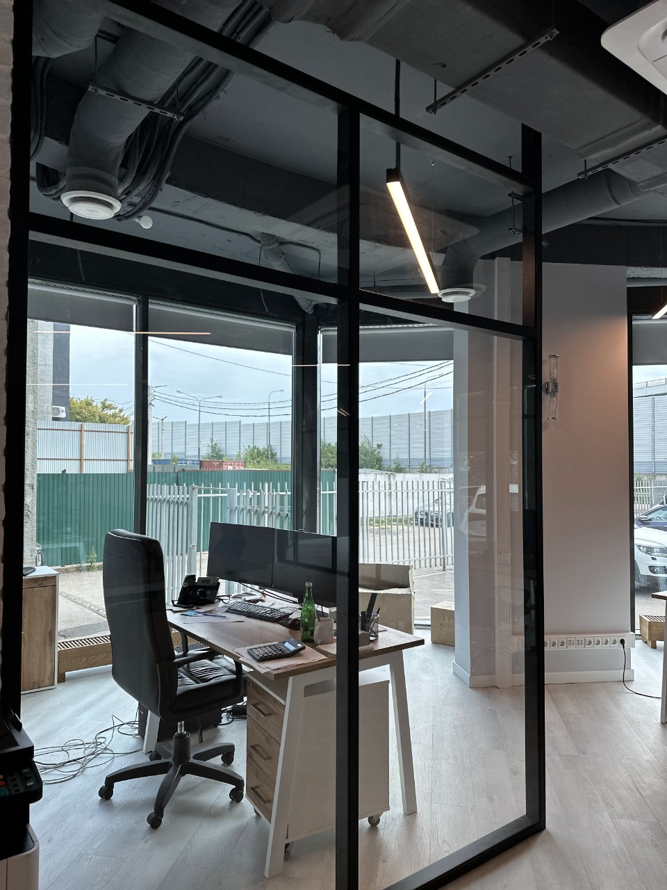 Каркасные стеклянные перегородка