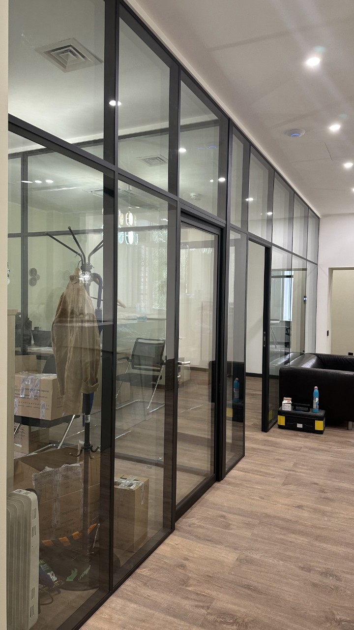 Стационарные перегородки в офисе