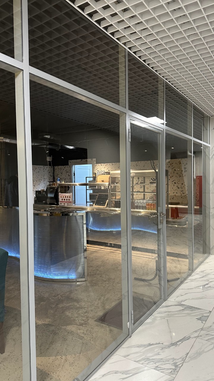 Алюминиевые перегородки для ТЦ